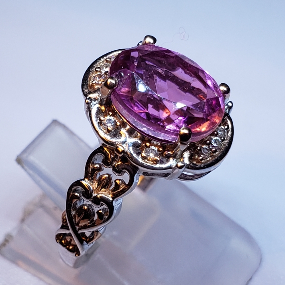 NWOT Genuine Radiant Orchid Quartz Ring
